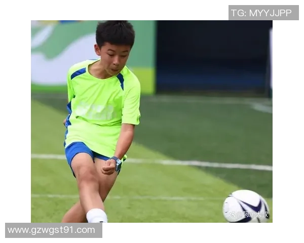 足球明星独特拿球技巧解析助你提升球技与比赛表现